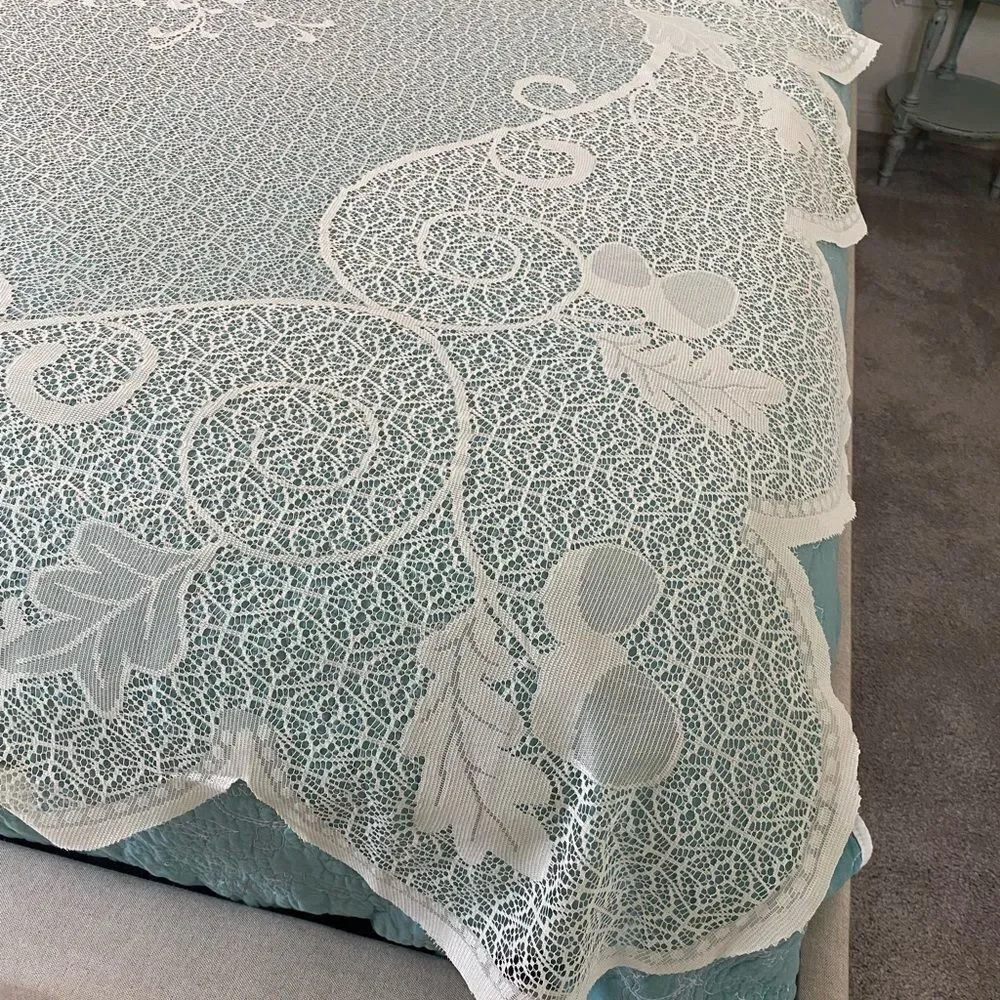Cornucopia design tablecloth lace cream colored lscalloped edges Thanks Giving